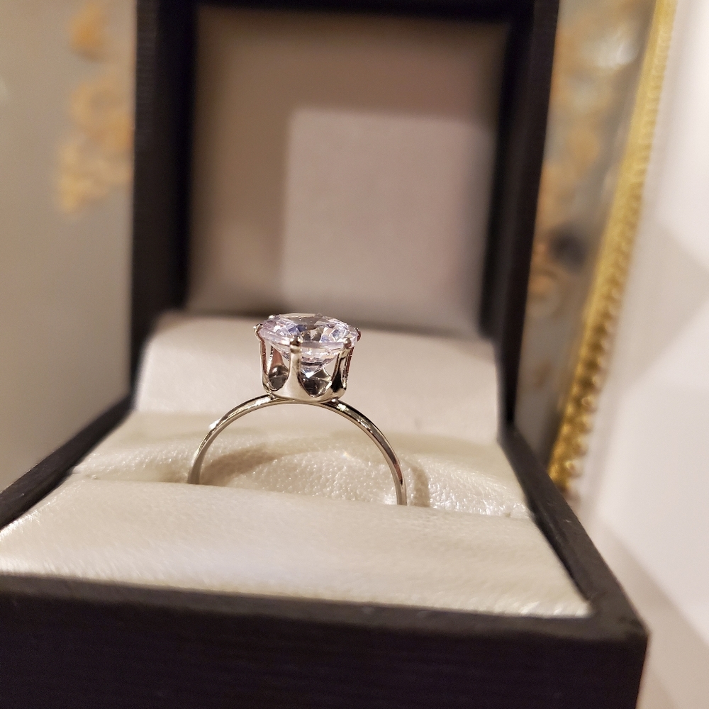 1.2 Carat AAA cubic zirconia birthstone ring - Picture 3 of 8
